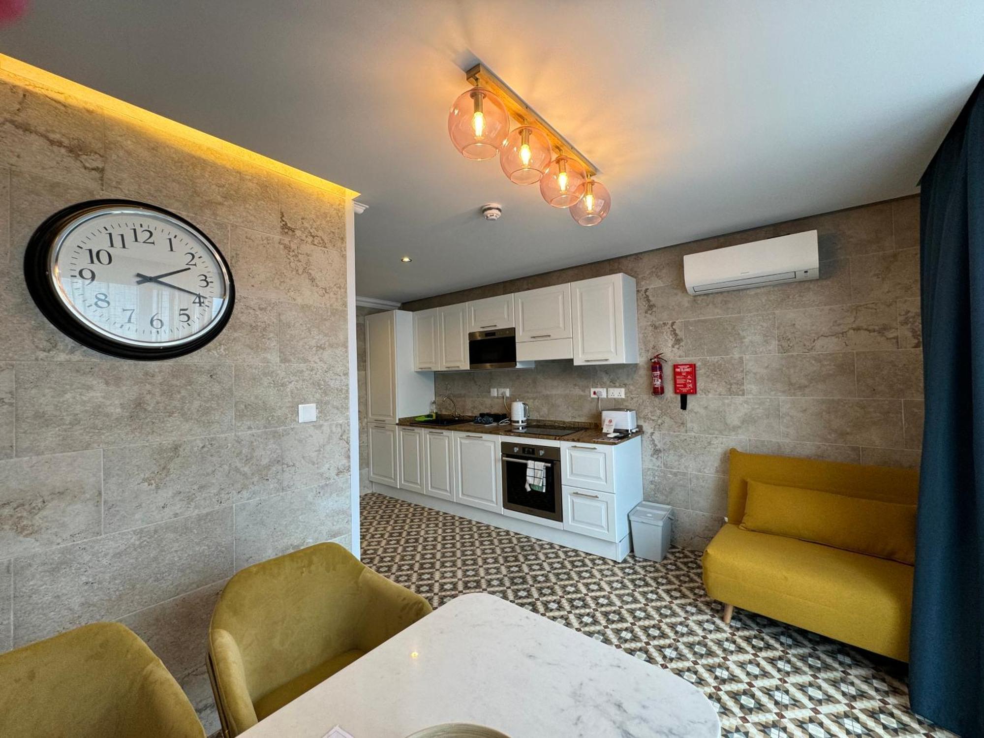 Balcony Hotel Saint Julian's Екстер'єр фото