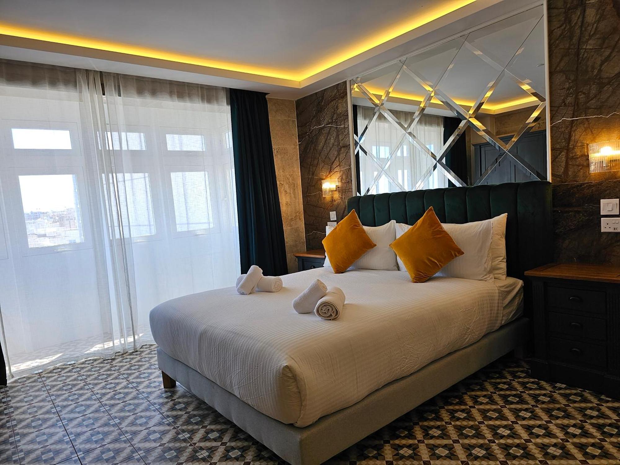Balcony Hotel Saint Julian's Екстер'єр фото