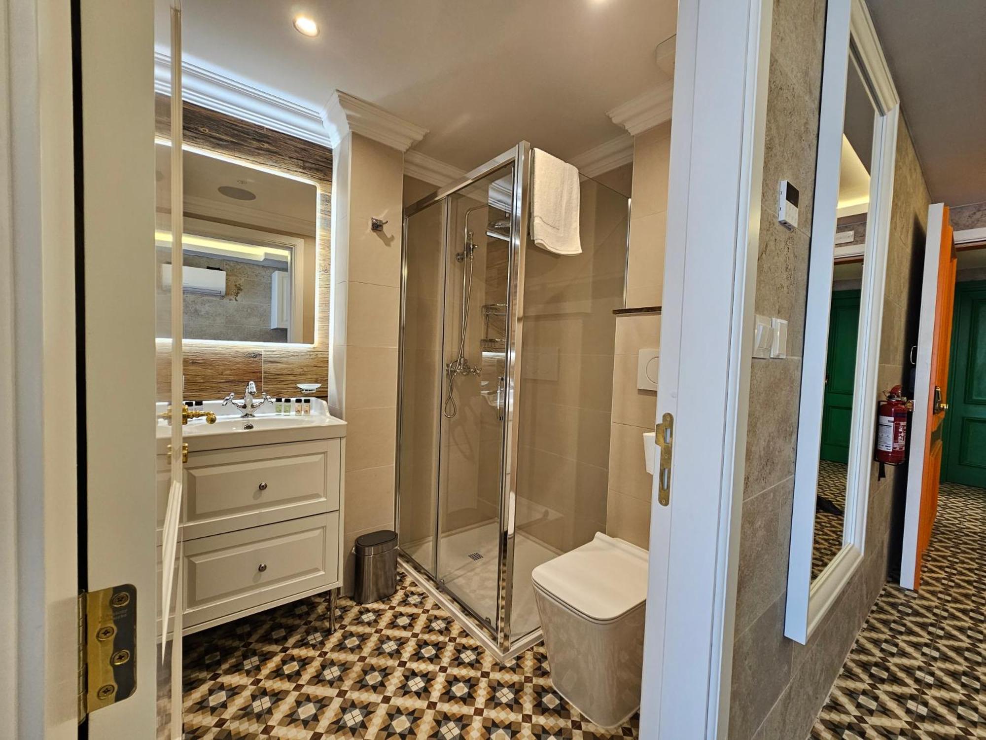 Balcony Hotel Saint Julian's Екстер'єр фото