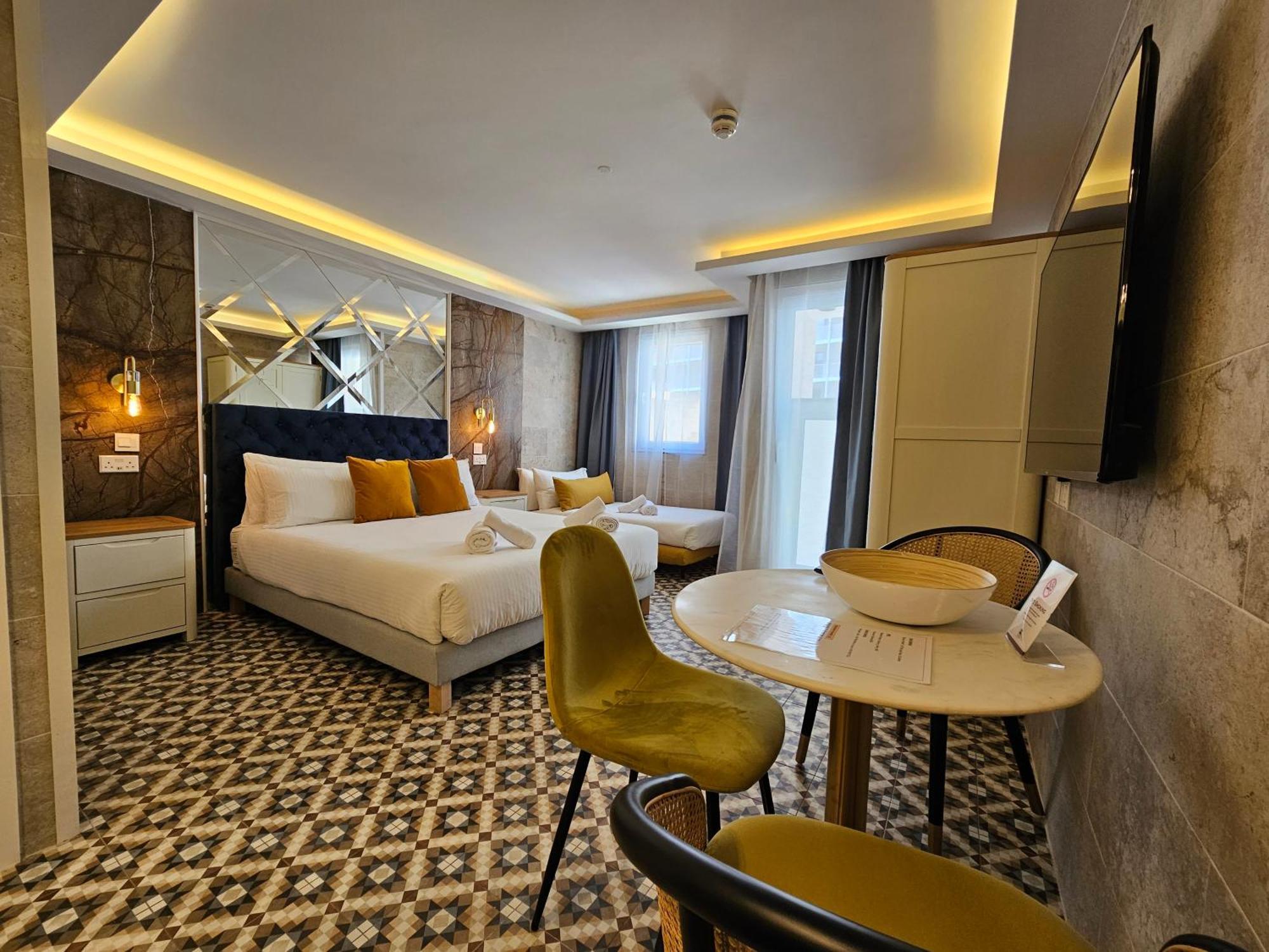Balcony Hotel Saint Julian's Екстер'єр фото