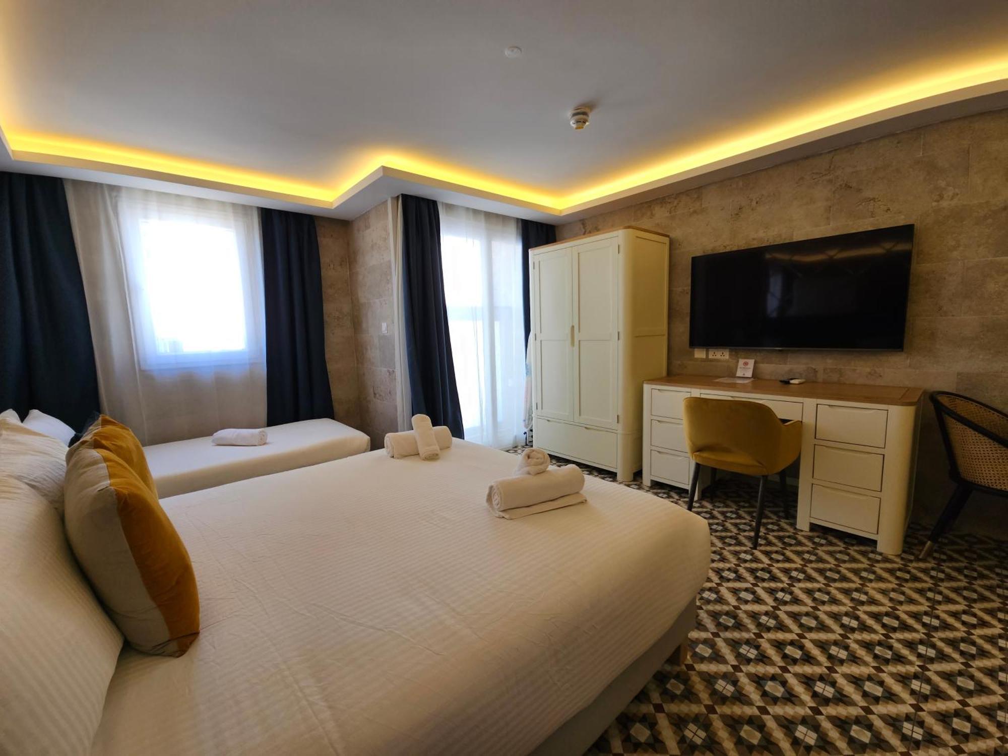 Balcony Hotel Saint Julian's Екстер'єр фото
