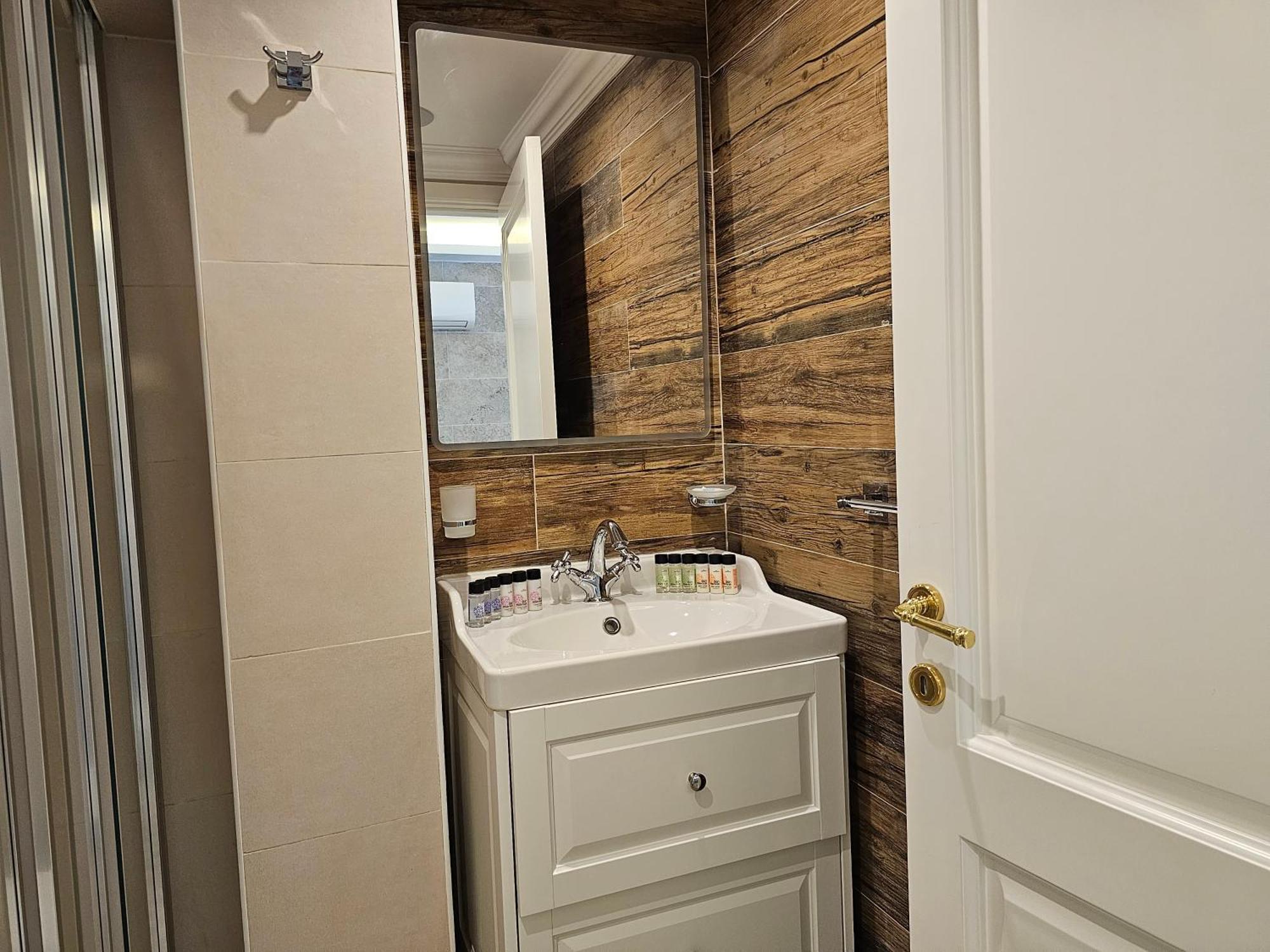Balcony Hotel Saint Julian's Екстер'єр фото