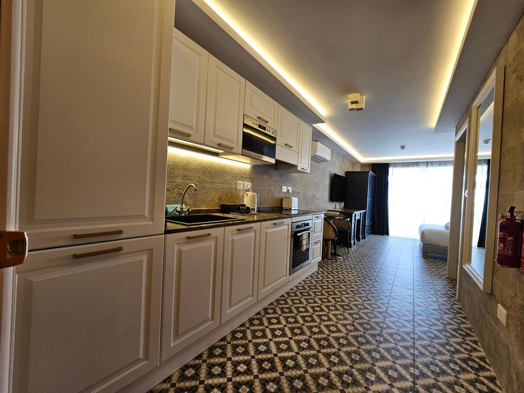 Balcony Hotel Saint Julian's Екстер'єр фото