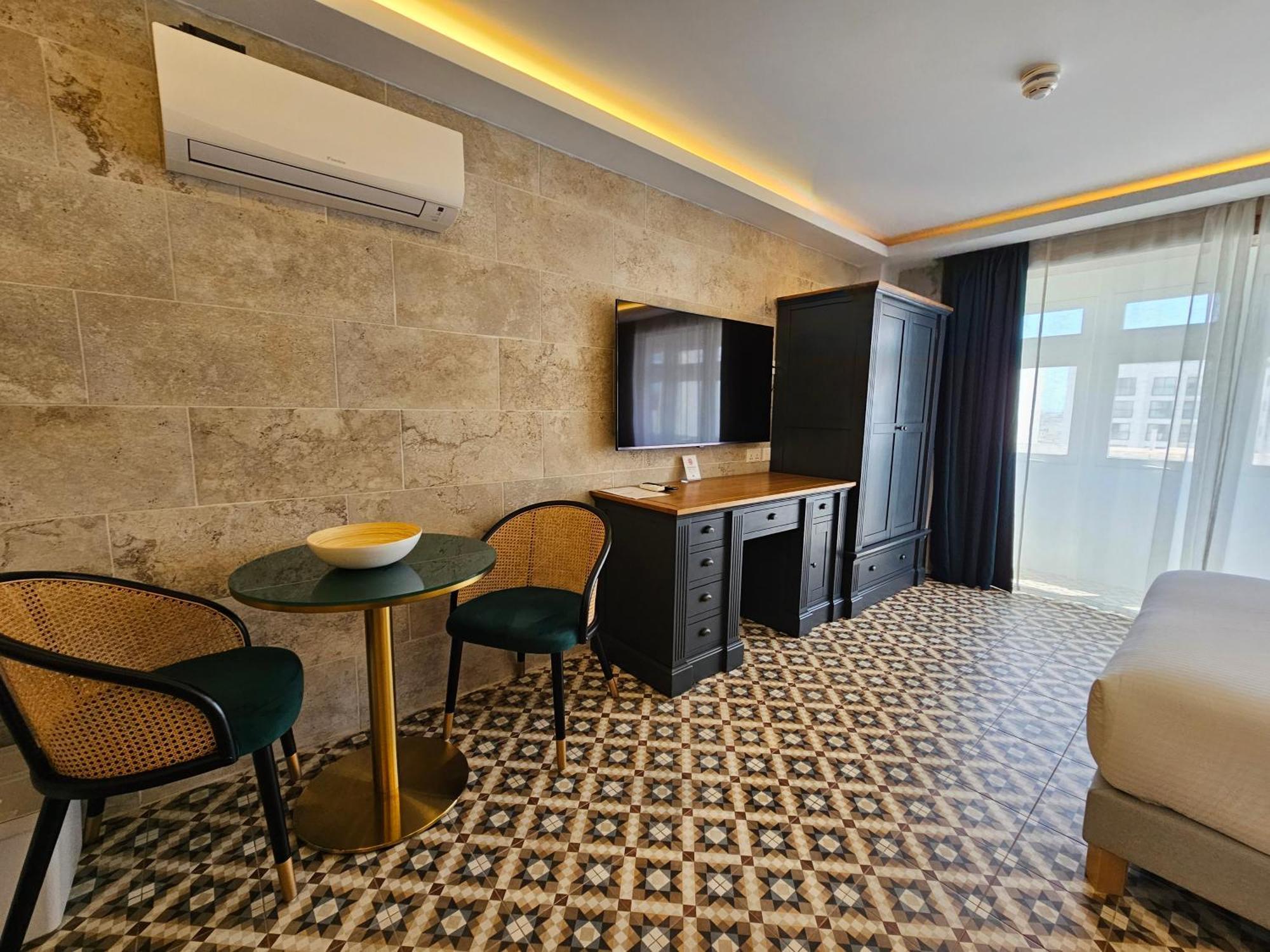 Balcony Hotel Saint Julian's Екстер'єр фото