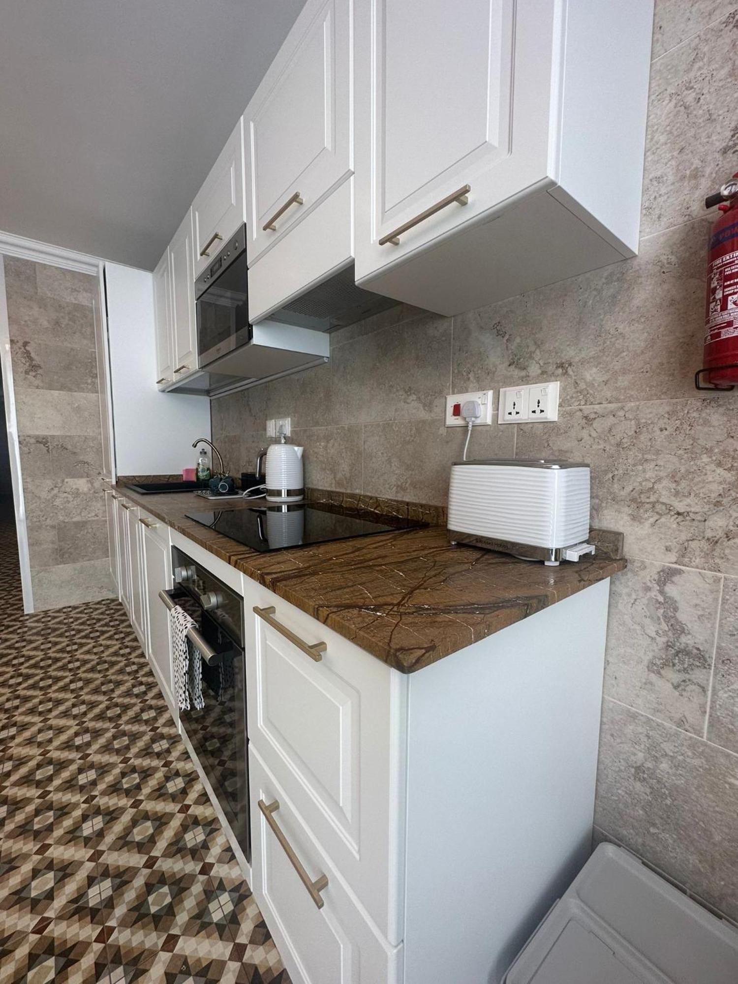 Balcony Hotel Saint Julian's Екстер'єр фото